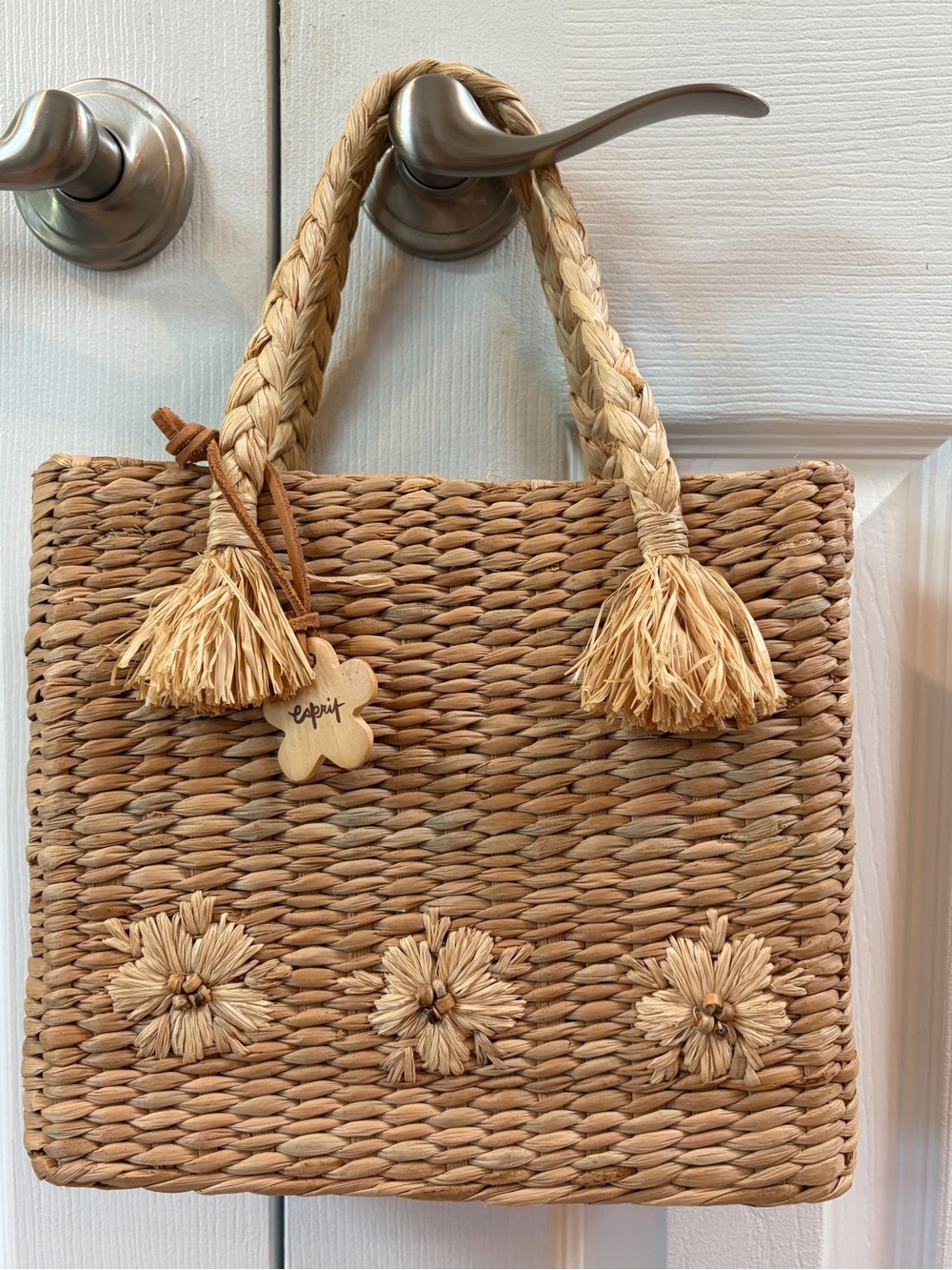 Esprit de Corp Tan Woven Straw Bag with Floral Appliqués Vintage 90’s Y2K